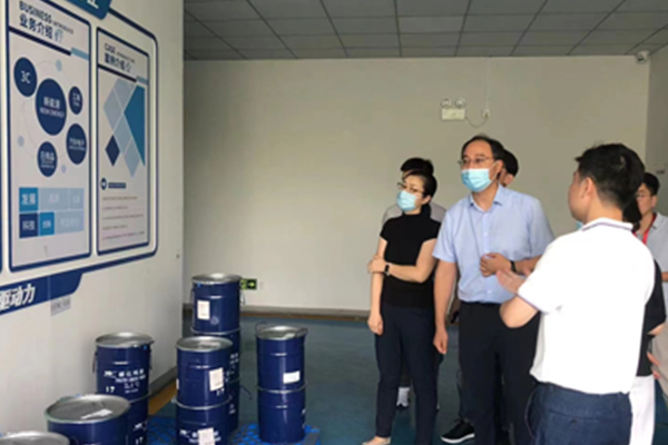 8月11日，昆山市高新区科技局局长虞亮、高新区科技局高新科科长周泠等一行人到昆山市晟钰锋新材料科技有限公司走访调研。皓裕工业园区周辰经理及张娟经理的陪同下