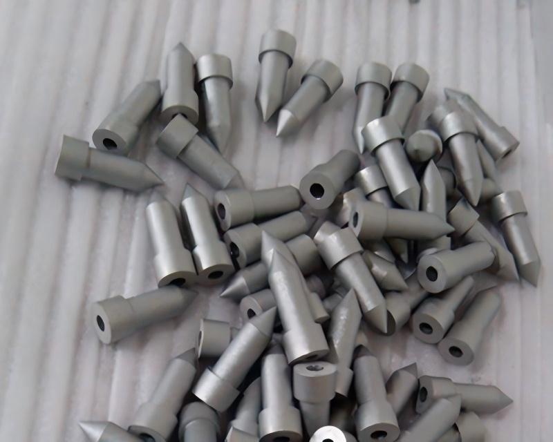 Hot runner nozzles
