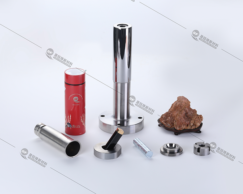 Application of daily necessities (lipstick, thermos)